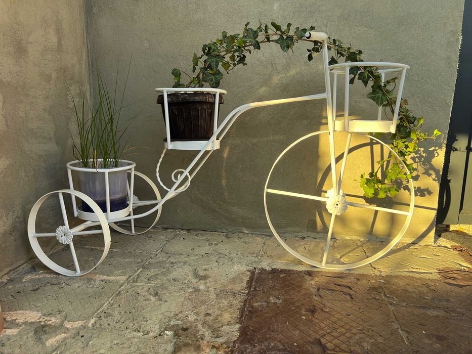 Suport din fier tip bicicleta vintage pentru flori