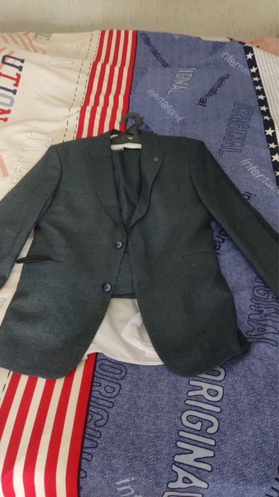 Продаю мужской костюм