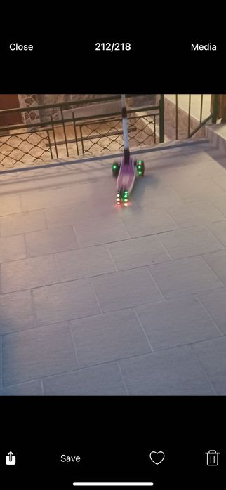 Детска тротинетка-светещи колела