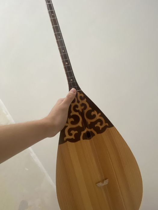 Қайыңнан жасалған Домбыра