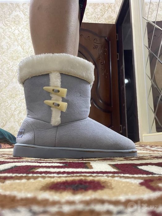 Продаётся новый сапоги уги