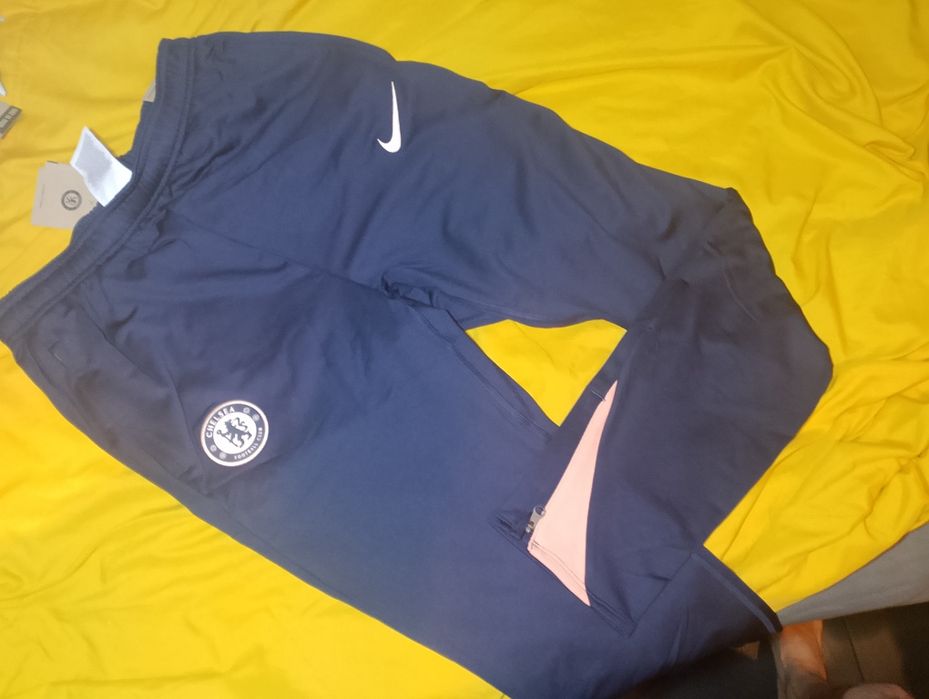 Оригинални долнища и горнища Nike Barselona,Chelsеа