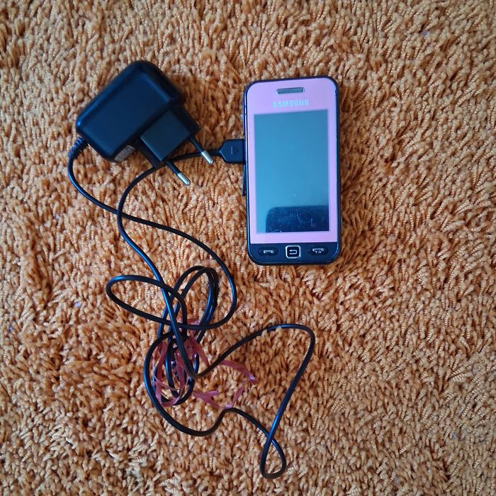 Продавам GSM  SAMSUNG.