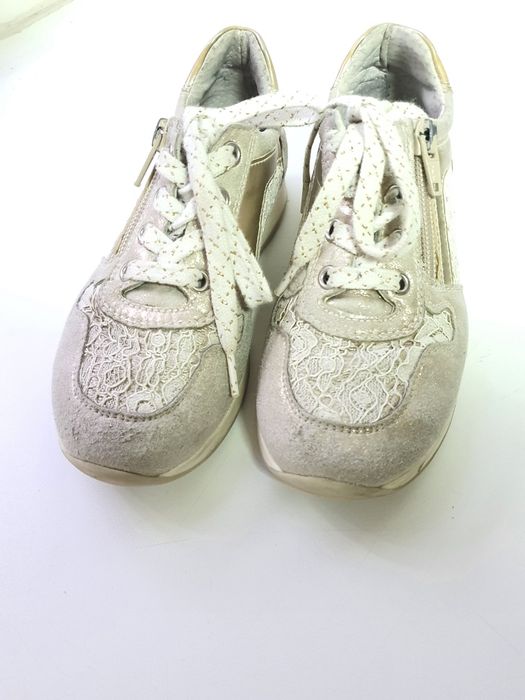 Продам детские сникерсы