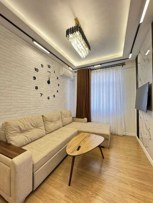 8-кварталда EVRO HITECH квартира, 1 ёки 2та кизга шерикликка безмаклер