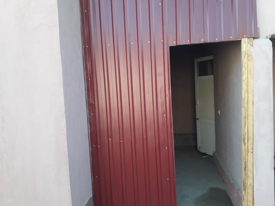 Янгиер ш,  Магнит магазини оркасида, 4 хонали, 2 сотокли, дарвозали бу