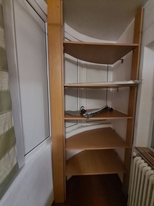 Vand coltar cu rafturi