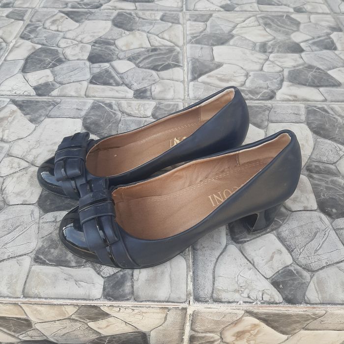 Отдам даром женскую обувь