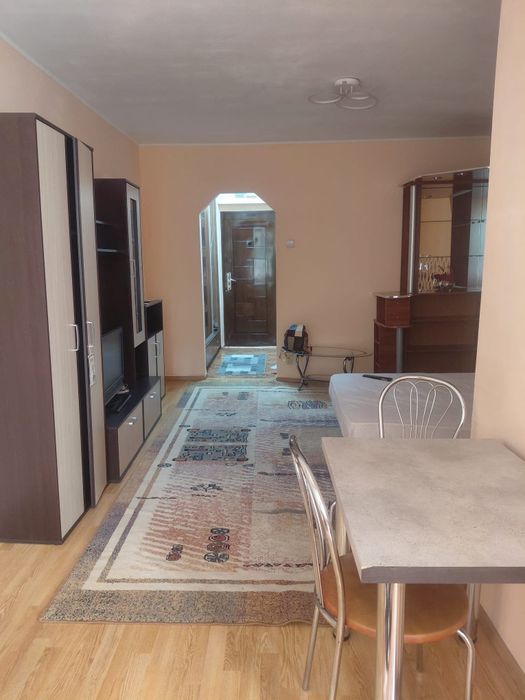 Proprietar închiriez garsonieră