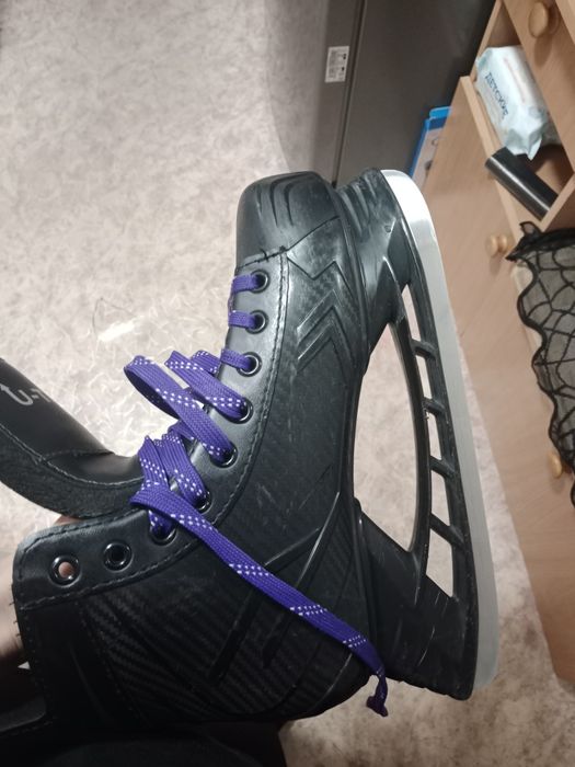 Коньки хоккейные