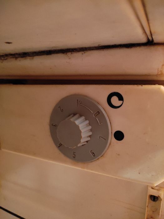 Полурабочий холодильник "Кристалл"