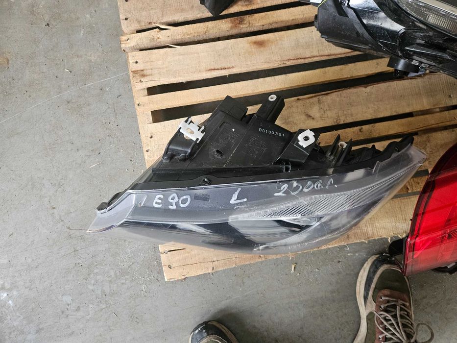 Фар BMW E90 -91  2006г