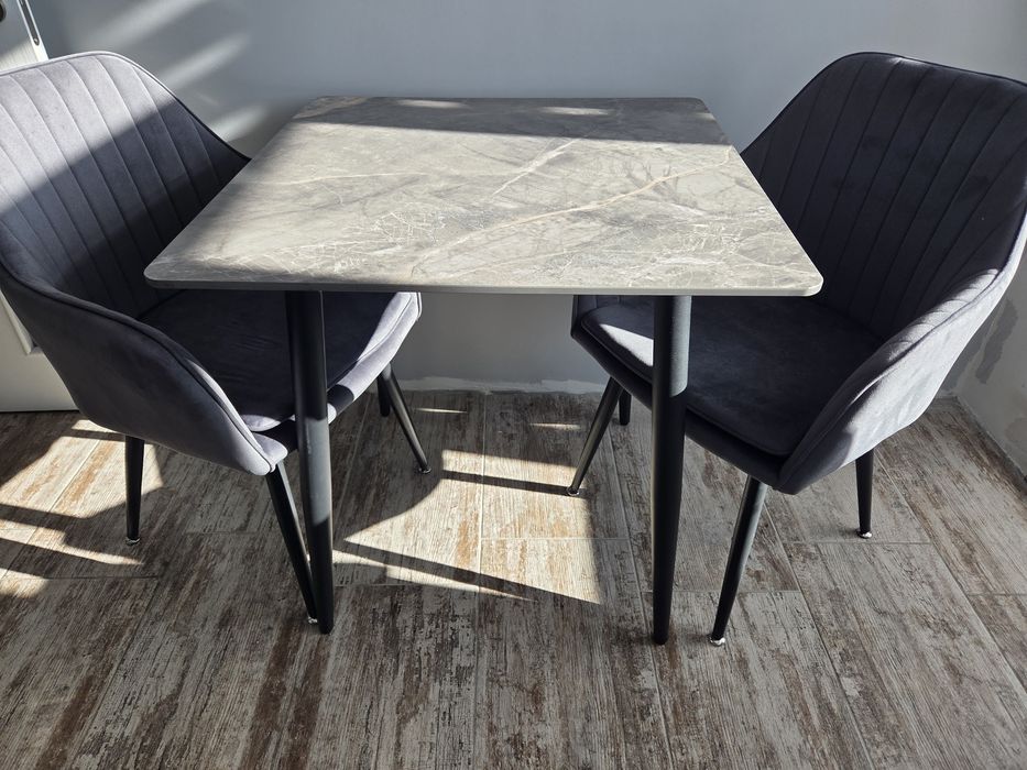 Трапезна маса от мрамор