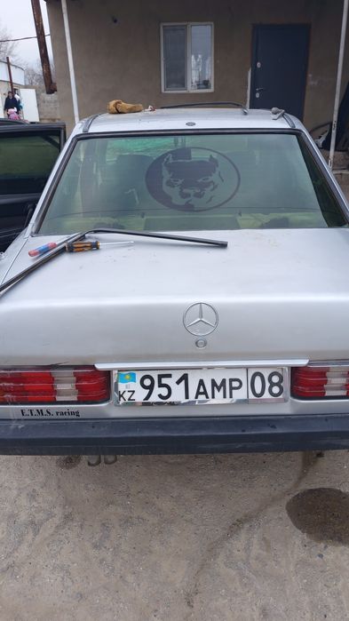Продаётся Мерс 190 по запчастям
