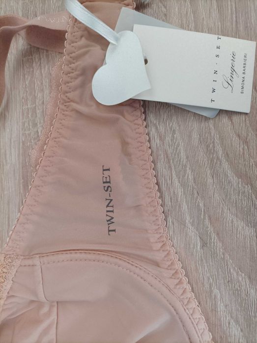 Triumph/Twin set  36C нов бански и сутиен от две части