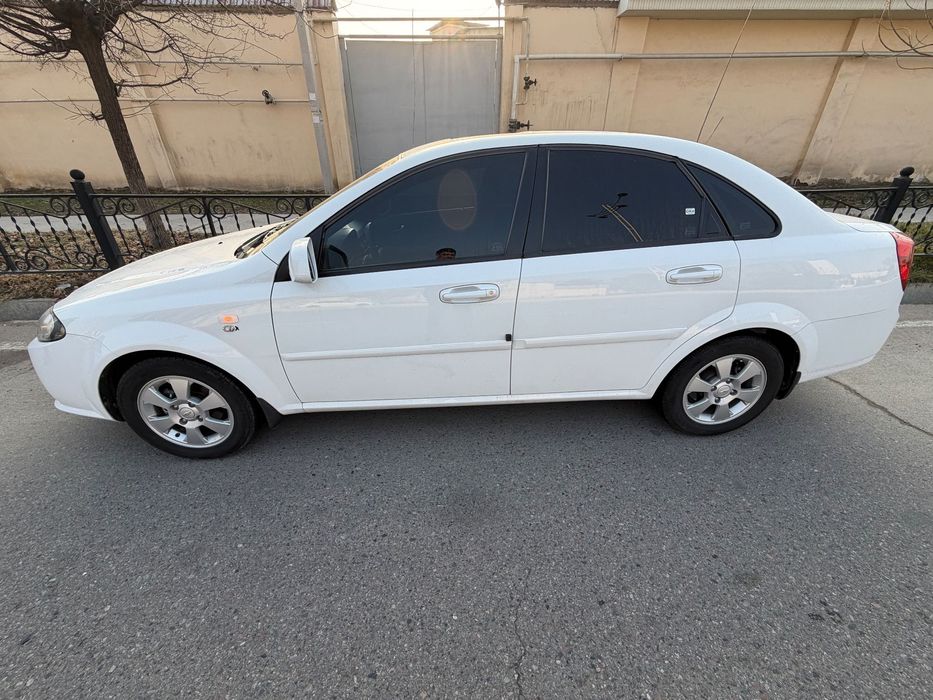 Автомобил Жентра