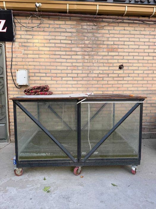 Ajoyib holatdagi akvarium sotiladi.