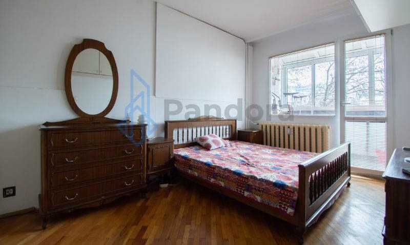 Тристаен апартамент под наем в кв. Оборище