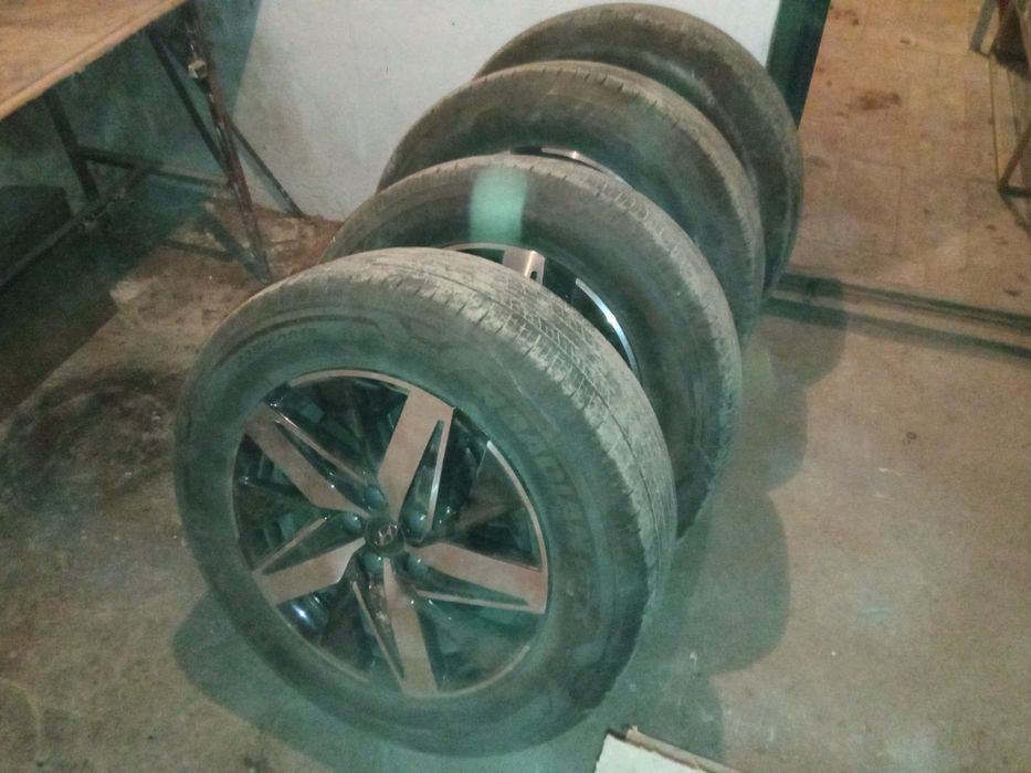 Продам диски с шинами