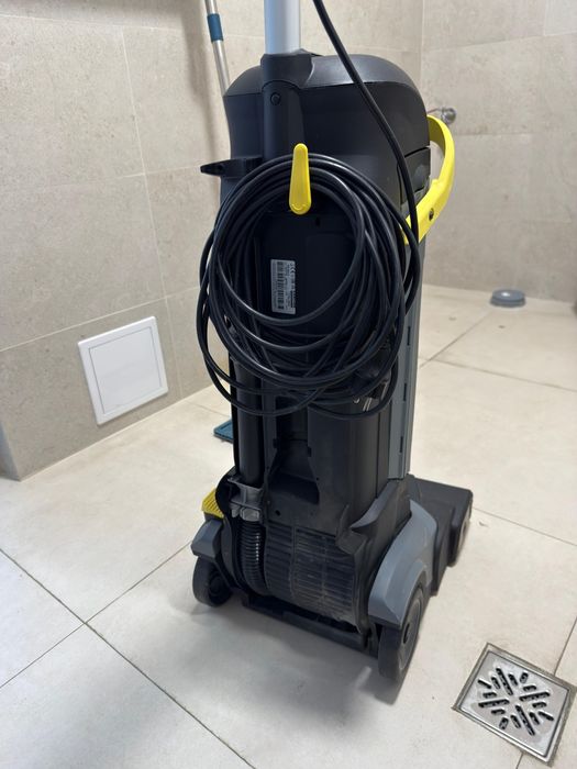 Mașină de spălat/aspirat pardoseli Karcher BR 30/4 C – Ca nouă (5 util