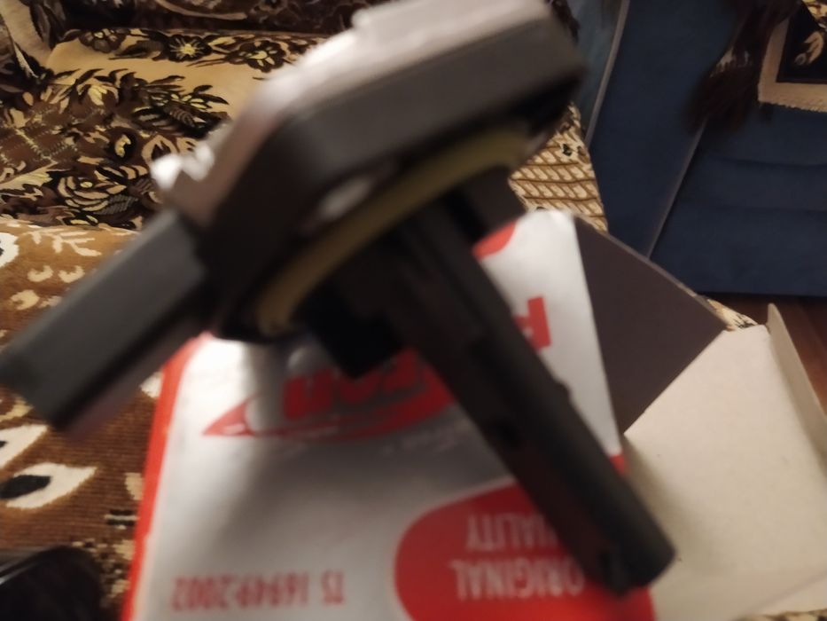 Продам датчик уровня масла
