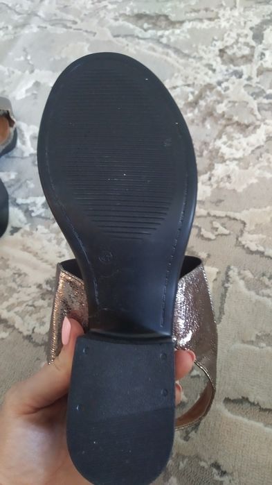 Продам босоножки