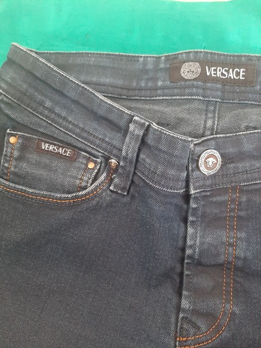 Джинсы фирмы Versace