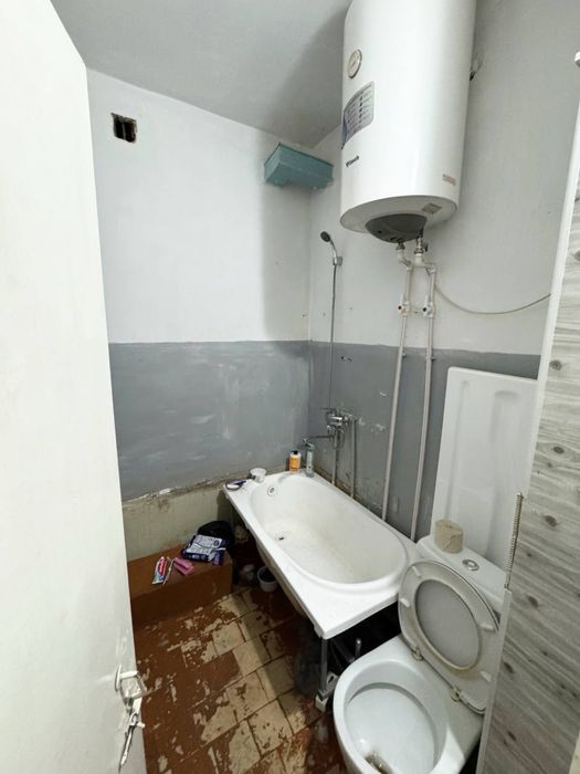 Прадаётся 1х 10микрарайоне вдоль дороги