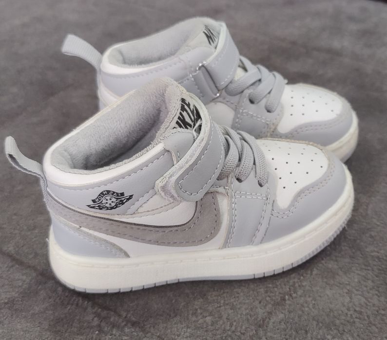 Продаются детские кросовки