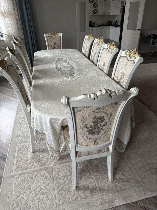 Стол со стульями