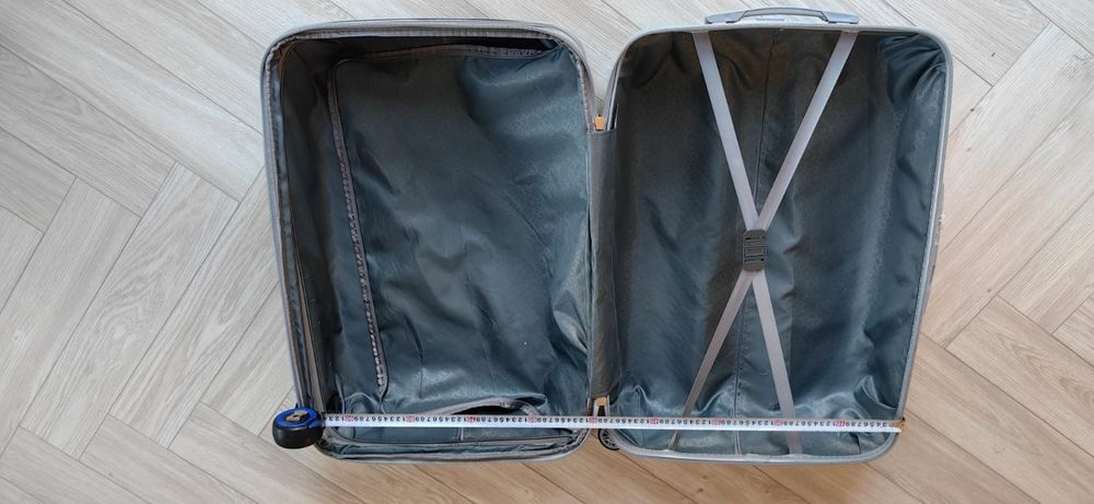 Продам чемоданы большого размера