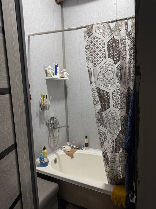 Продаётся коттедж 2 этажа,3 ком.(Азербайджанский центр)