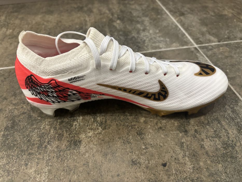 Продаются подростковые бутсы