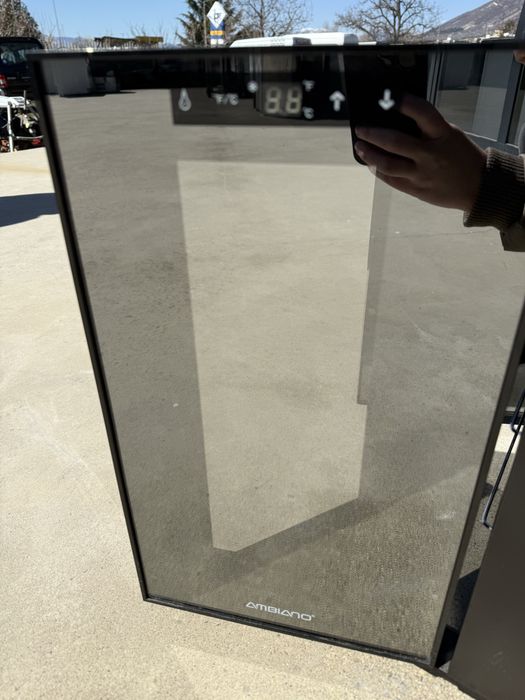 Малка хладилна витрина с вентилтор