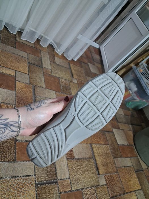 Продавец обувь 39,40 размера