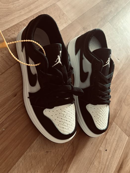 Продам кроссовки