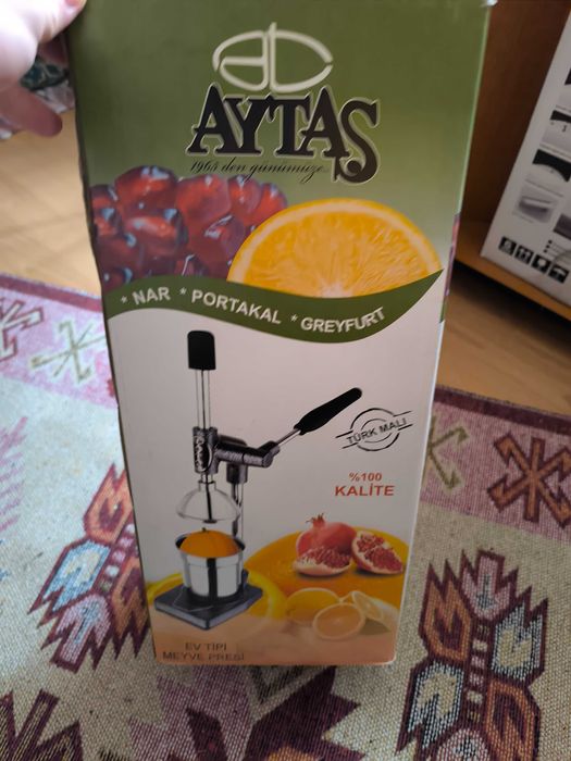 Storcător de fructe cu presă