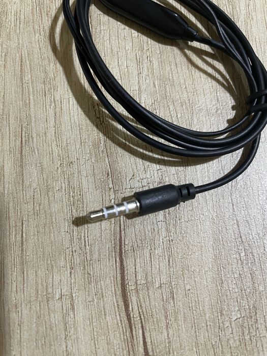 Наушники проводные, новые.