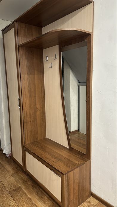 Продаем прихожку