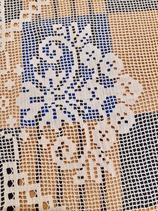 Покривка -нова, ръчно плетиво