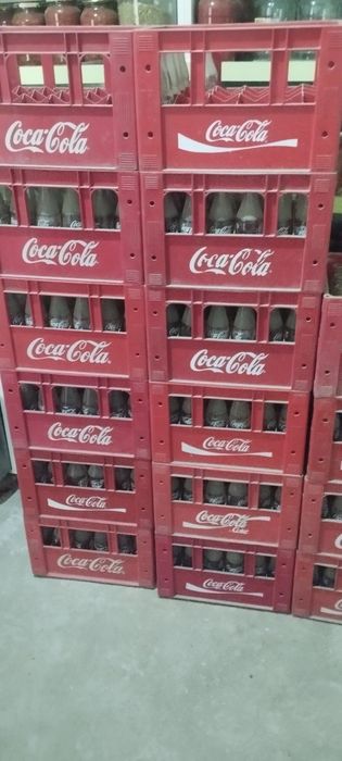 Koka kola yashik sotiladi