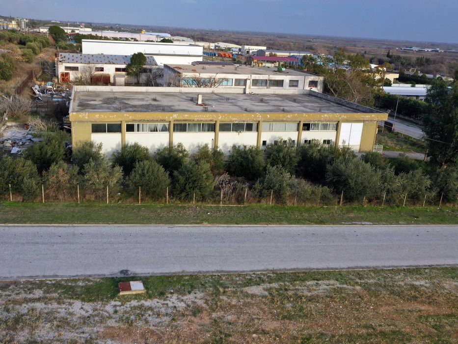 Продава се промишлен обект от 935 кв.м. в VI.PE. Кавала (код 4693)