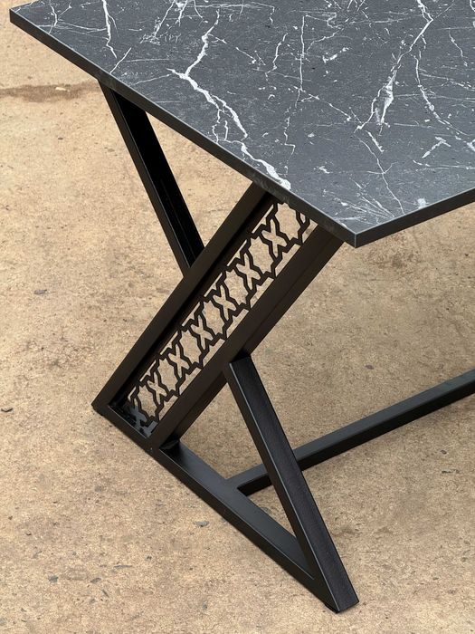 Современный журнальный столик