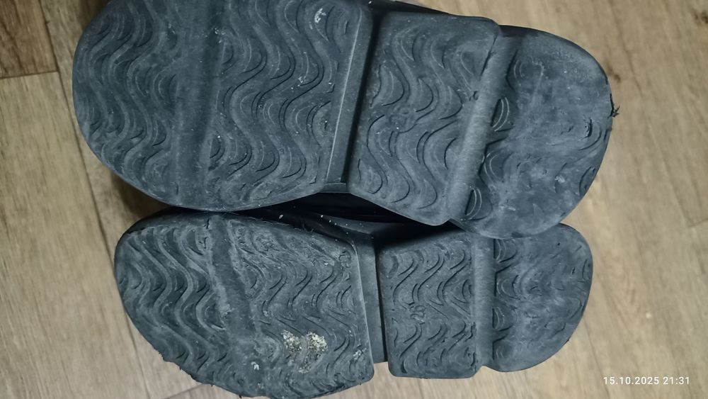 Обувь детская 26 размер на 3-4 годика