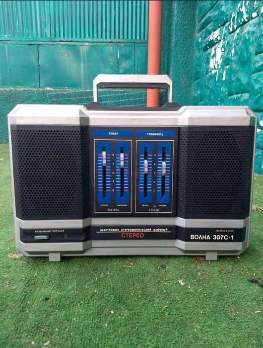 - Pickup Pick-up Volna URSS boombox.