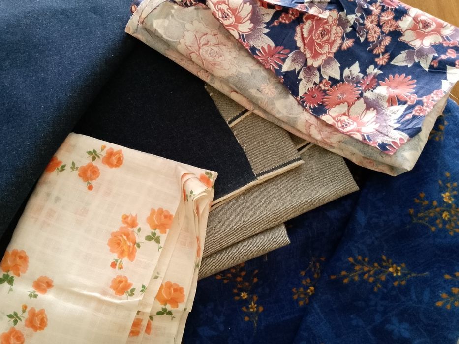 Отрезы, ткань . Спицы, нитки...