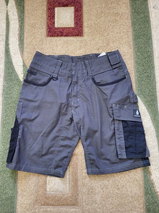 Mascot pantaloni scurti