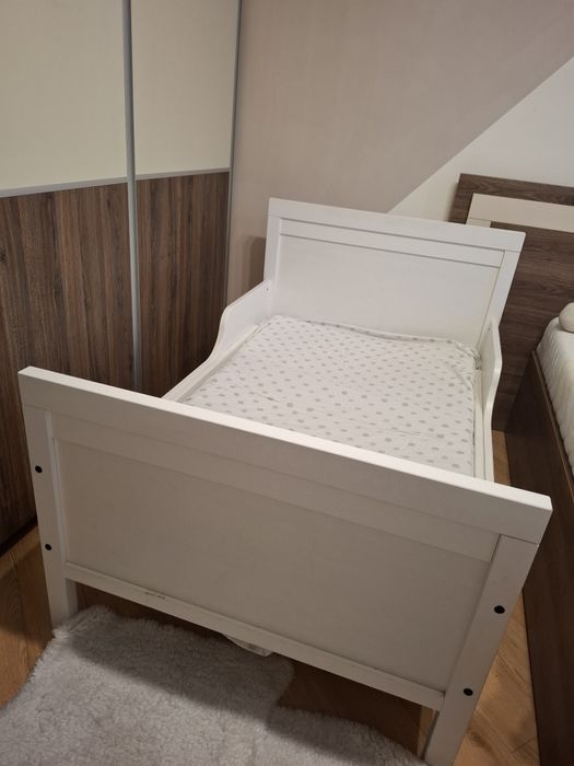 Продавам разтегателено легло