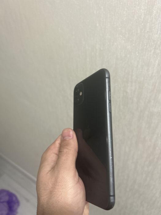 Айфон 11  128гб. Ёмкс 76