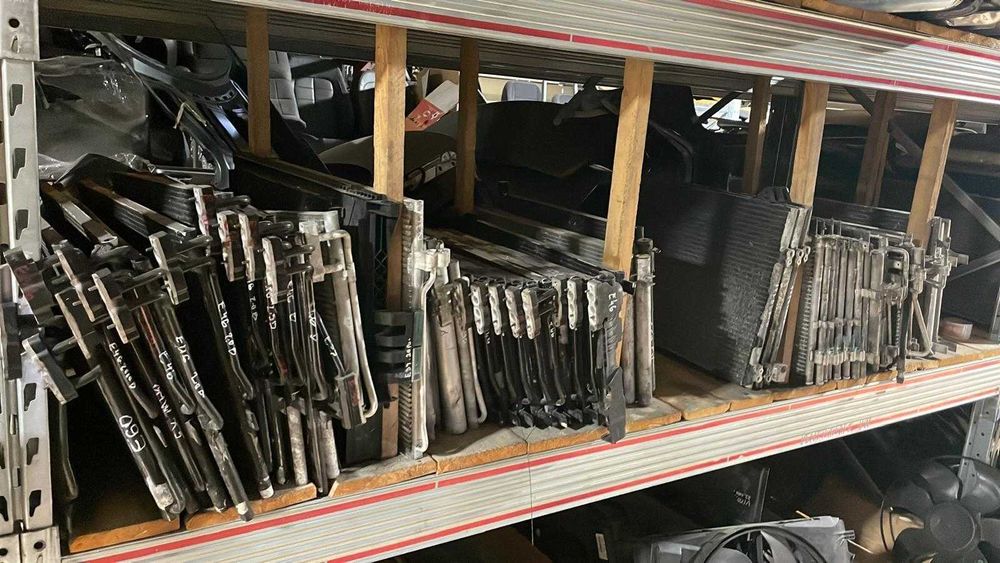 Vindem stoc marfa piese auto dezmembrari en gros pret 40.000 eur tva inclus